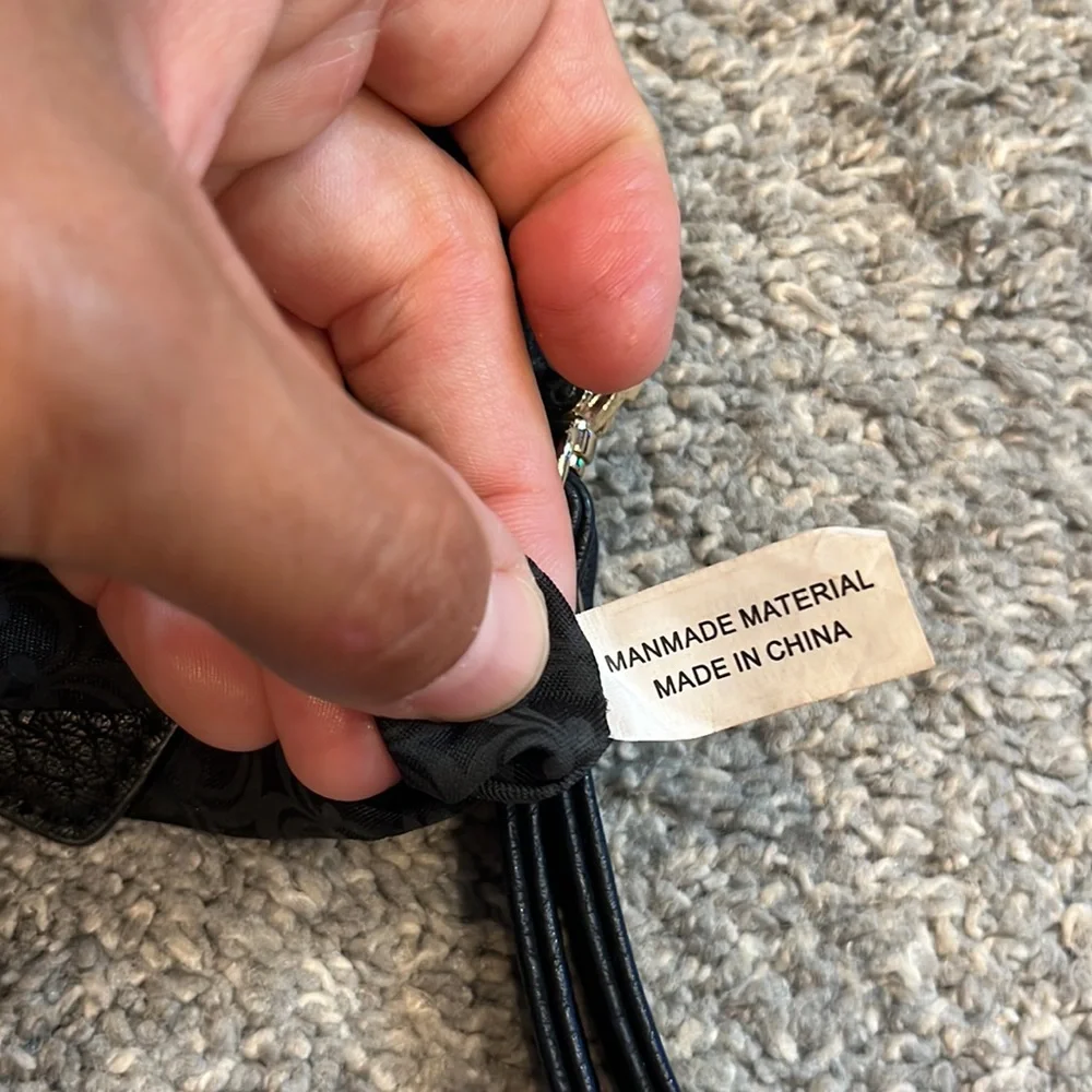 Charming Charlie | EUC Faux Leather Wristlet